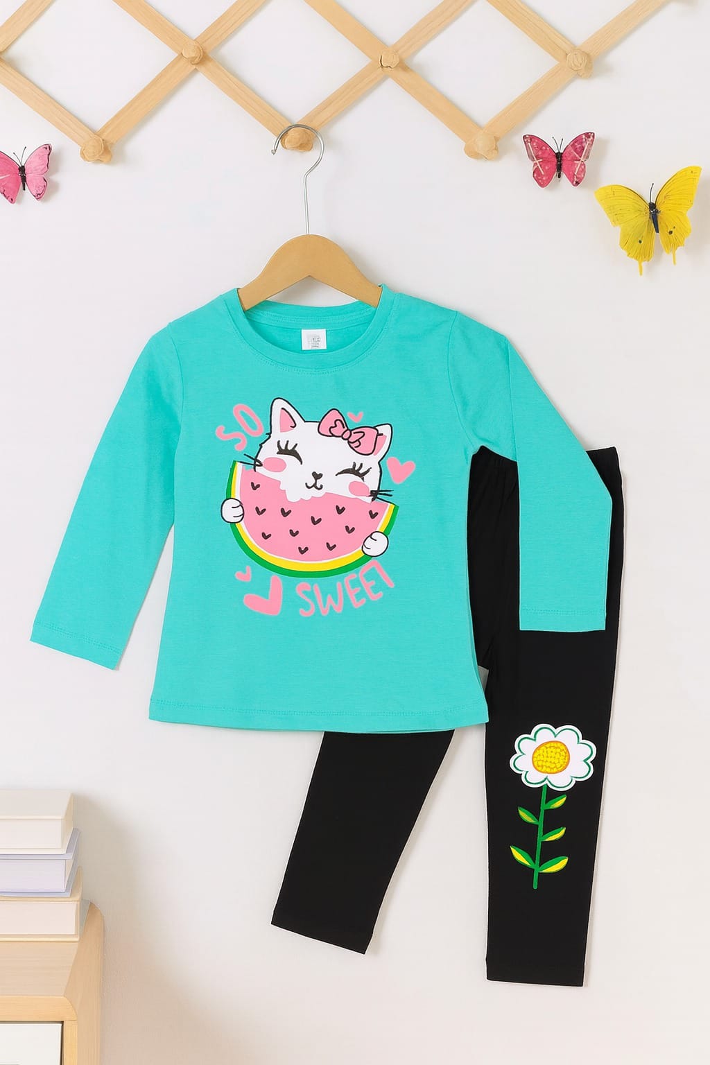 Boys & Girl's full sleeve set's.
Best quality products.
Stylish fashionable and comfortable. 
100 % cotton fabrics . 
100 % print guarantee. 
Fabric: single Jersey. 
Colours: 35 
Size: 1 to 8 years. 
10 pcs bundle.